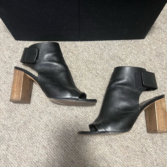 Vince Faye open toe bootie - Picture 2 of 5